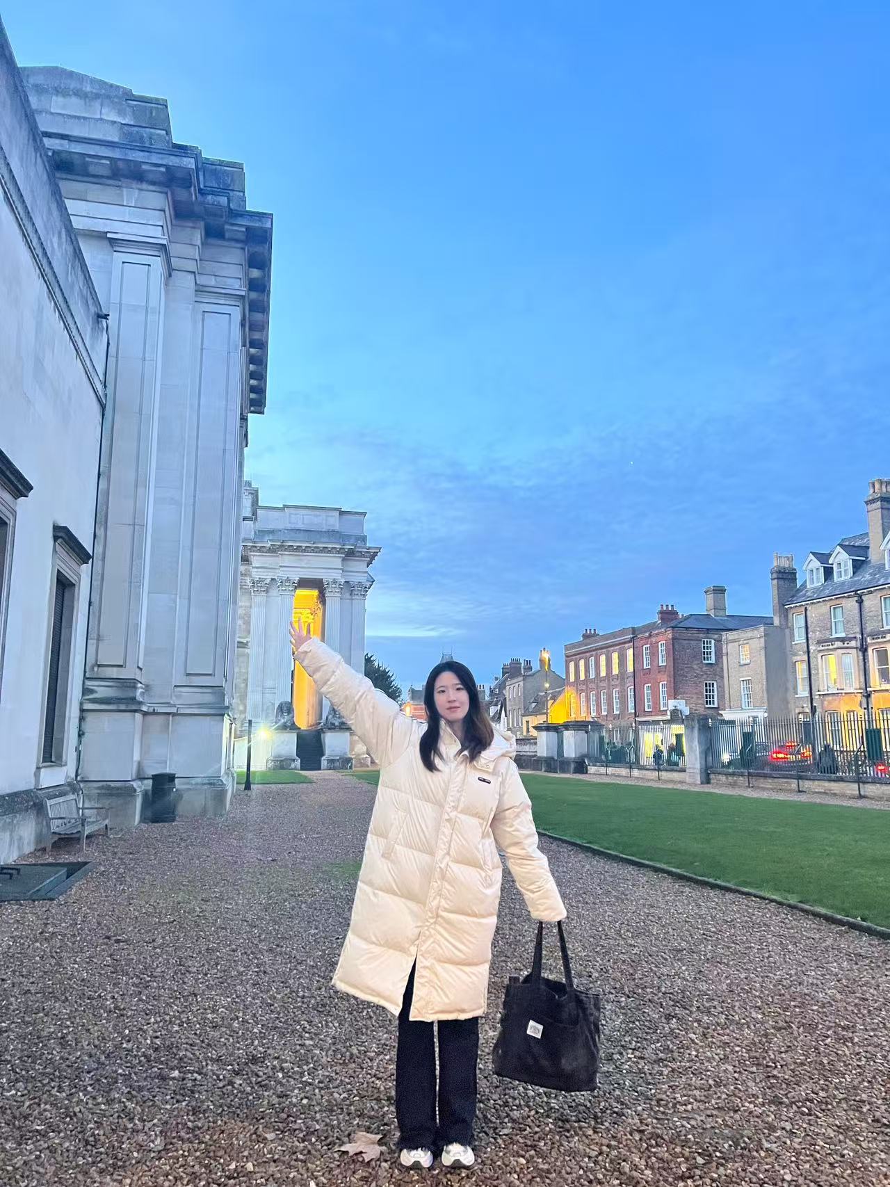 Portrait of Mengqi Wu